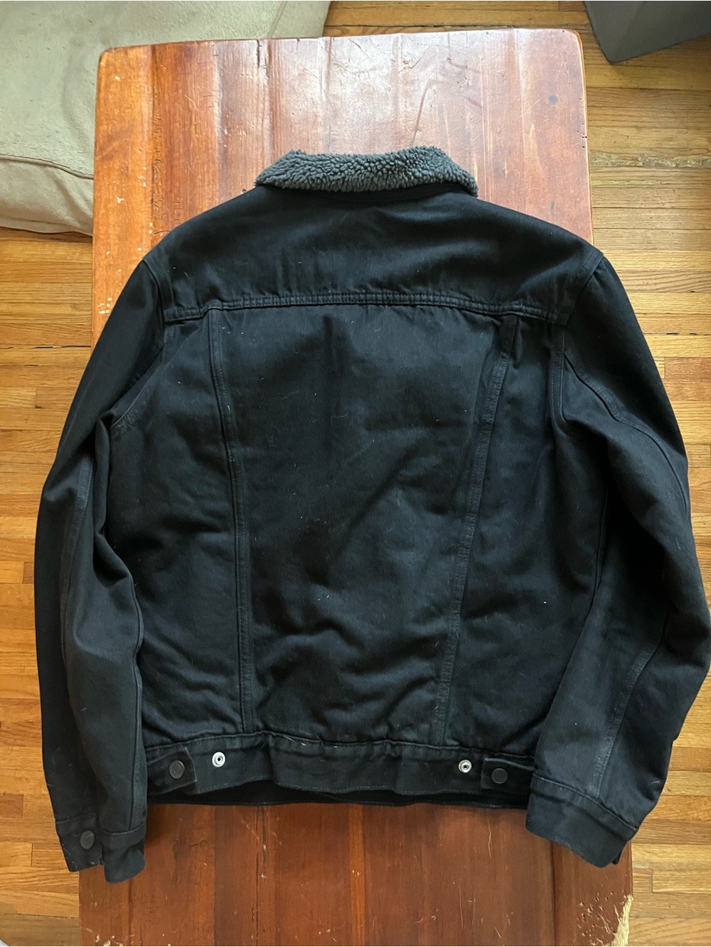 Levi's Black Jacket with Gray Sherpa Collar - Picture 2 of 4